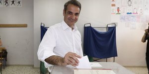 Ο πρόεδρος της ΝΔ Κυριάκος Μητσοτάκης ψηφίζει στο β' γύρο των Περιφερειακών Εκλογών 2019