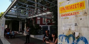 Ενοικιαστήριο έξω από πανεπιστημιακό ίδρυμα