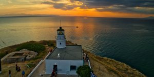 Φάρος στο ηλιοβασίλεμα