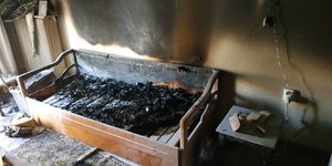 Το εσωτερικό του καμένου διαμερίσματος του 83χρονου