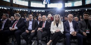Φώφη Γεννηματά με όλους τους πρώην προέδρους του ΚΙΝΑΛ/Φωτό Eurokinissi