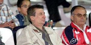 Ο Βασίλης Τριανταφυλλίδης κάθετε σε γήπεδο