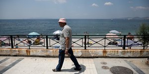 Κόσμος στις παραλίες