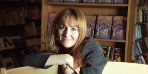 Η συγγραφέας Τζέι Κέι Ρόολινγκ λίγο καιρό αφότου κυκλοφόρησε το πρώτο βιβλίο Χάρι Πότερ πριν από 22 χρόνια