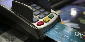 Αυξάνεται η χρήση πλαστικού χρήματος και για μικρές συναλλαγές
