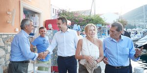 Επίσκεψη Κυριάκου Μητσοτάκη μαζί με την Μαρέβα στο Καστελόριζο