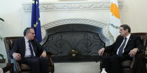 Ο Γιώργος Κουμουτσάκος με τον Νίκο Αναστασιάδη