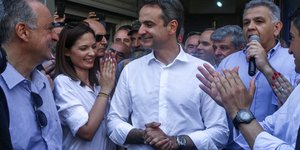 Κυριάκος Μητσοτάκης χερια δεμένα