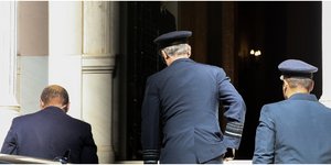 Η ηγεσία του Στρατού και οι υπ. Εξωτερικών Γ. Κατρούγκαλος και Ναυτιλίας Φ. Κουβέλης στο Μαξίμου για το ΚΥΣΕΑ