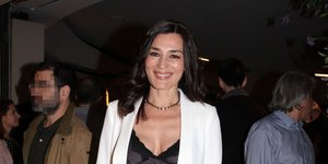 Η Μαρία Ναυπλιώτου χαμογελάει στην κάμερα