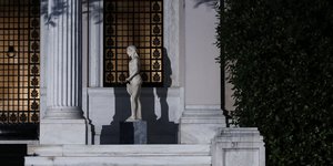 Η είσοδος του Μεγάρου Μαξίμου 