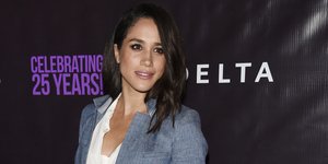 Η Μέγκαν Μαρκλ με σορτς ποζάρει στον φωτογραφικό φακό