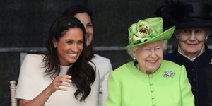 Η Μέγκαν Μαρκλ με τη βασίλισσα Ελισάβετ δίπλα δίπλα