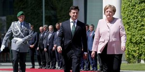 Η Ανγκελα Μέρκελ με τον Ουκρανό πρόεδρο στο Βερολίνο