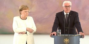 Η Ανγκελα Μέρκελ τρέμει δίπλα στον Σταϊνμάγερ