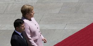 Η Μέρκελ στο Βερολίνο, την στιγμή της κρίσης