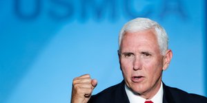 Ο Μάικ Πενς μιλάει