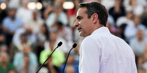 Ο πρόεδρος της ΝΔ Κυριάκος Μητσοτάκης σε προεκλογική ομιλία στην Ελευσίνα