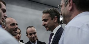 Ο Κυριάκος Μητσοτάκης με στελέχη της ΝΔ