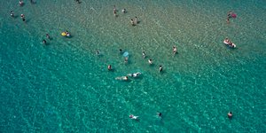 Μπάνιο στη θάλασσα