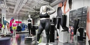 Για πρώτη φορά κούκλες με καμπύλες σε κατάστημα της Nike