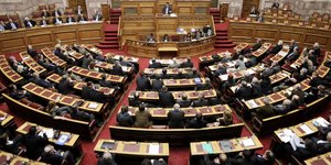 Βροχή οι τροπολογίες στην Βουλή