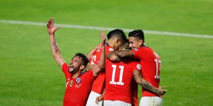 Παίκτες της Χιλής πανηγυρίζουν