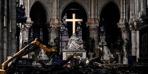 Καταστροφή στο εσωτερικό του ναού της Παναγίας των Παρισίων