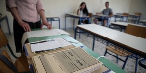 Σημερινό στιγμιότυπο από αίθουσα όπου διενεργούνται Πανελλήνιες εξετάσεις