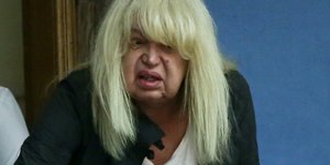 Η Πάολα Ρεβενιώτη στο θεωρείο της βουλής