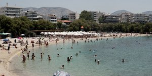 Παραλία με κόσμο