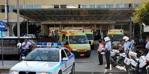 Περιπολικό και ασθενοφόρα