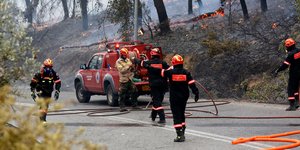 Πυροσβεστικο όχημα πυροσβέστες φωτια