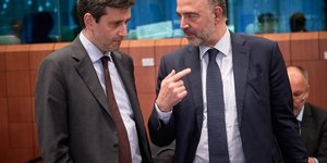 Γιώργος Χουλιαράκης και Πιέρ Μοσκοβισί μιλούν