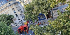 Πυρκαγιά ξέσπασε σε 6όροφη πολυκατοικία στο κέντρο του Παρισιού