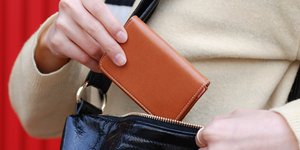 Πορτοφόλι σε τσάντα 