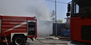 Πυροσβεστική σπεύδει να σβήσει φωτιά