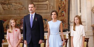 Η βασιλική οικογένεια της Ισπανίας ποζάρει για φωτογραφία