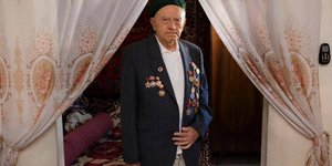 Αντρας με μετάλλια 