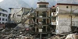 Γκρεμισμένο σπίτι μετά από σεισμό