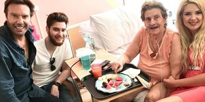 Οικογενειακή φωτογραφία στο θεραπευτήριο 