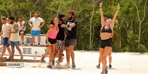 Παίκτες του Survivor πανηγυρίζουν