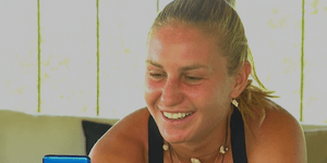 Η παίκτρια του Survivor 3, Κατερίνα Δαλάκα, στο έπαθλο επικοινωνίας