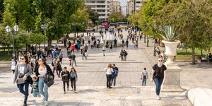 Ανθρωποι στο Σύνταγμα