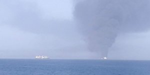 Το τάνκερ που βγάζει μαύρο καπνό