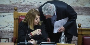 Χάρη στην τροποποίηση του Κανονισμού της Βουλής έκανε μετάταξη η κόρη της Τασίας Χριστοδουλοπούλου