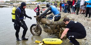 Η μοτοσικλέτα που «ψάρεψαν» από το βυθό της Σύρου / Φωτογραφία: allforblue.org