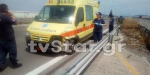 Αυτοκίνητο συγκρούστηκε με ασθενοφόρο