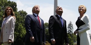 Τραμπ και Ντούντα με τις συζύγους τους