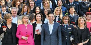 Ο Τσίπρας έγινε εξώφυλλο στο περιοδικό της Πυροσβεστικής